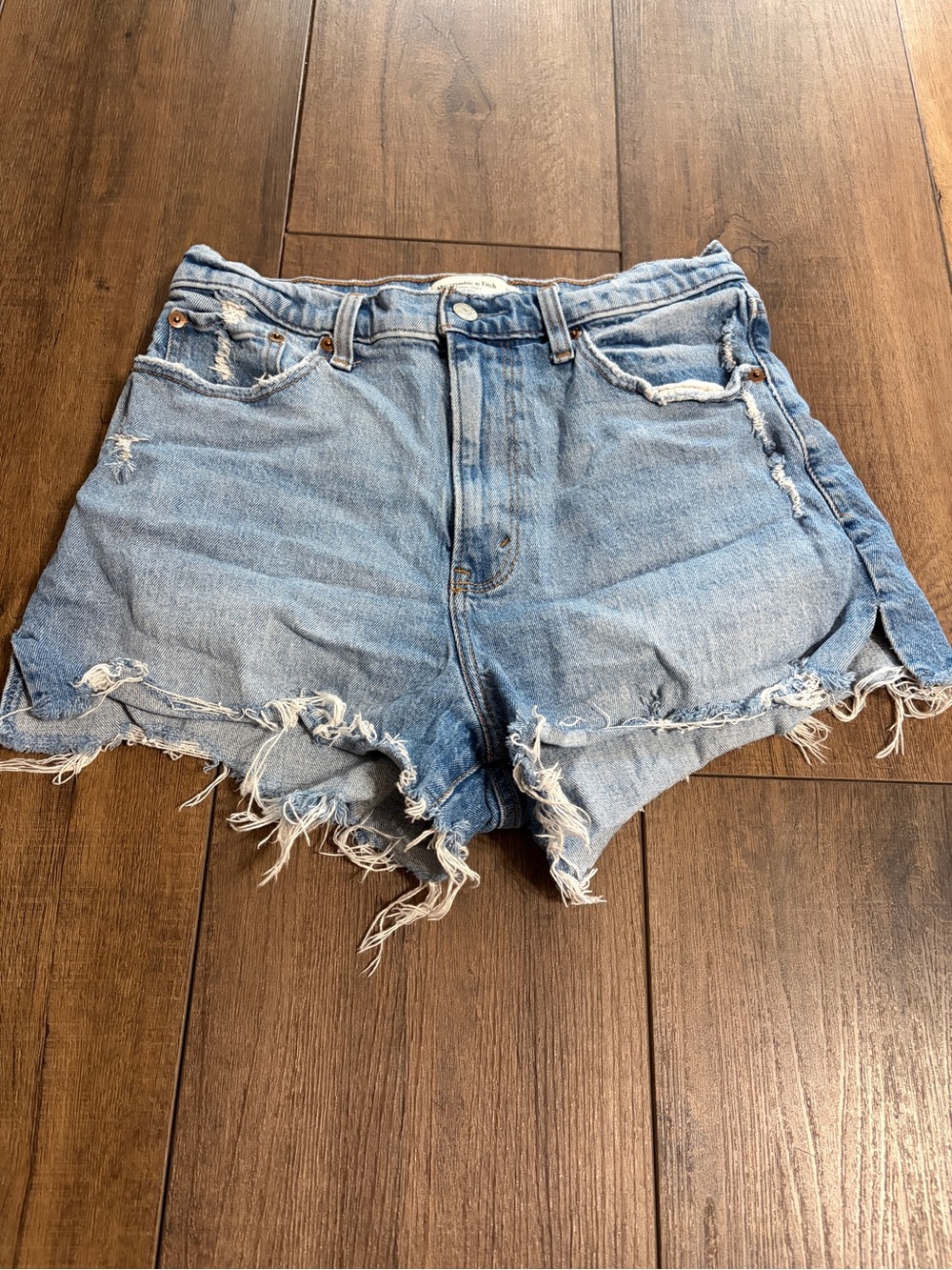 Abercrombie Curve Love High Rise Mom Short Distressed Denim Jean Shorts Size 29